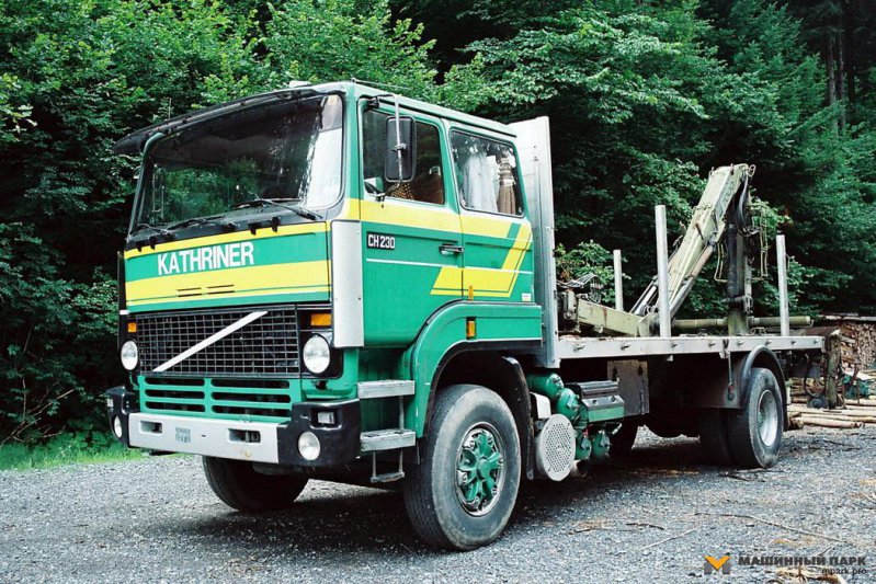 В том же году Volvo создало редкую модель Ch330. Она была разработана для единственной страны - Швейцарии (отсюда и обозначение СН, как на автомобильном знаке). А цифра указывала на ширину машины, тогда в Швейцарии еще ограниченную до 2,3 м. Volvo Trucks, volvo, грузовик, тягач