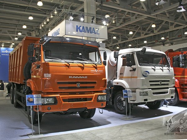 Справа - КАМАЗ-6520 со "старой" кабиной, слева - с "новой старой" кабиной авто, автомобилестроение, камаз, факты
