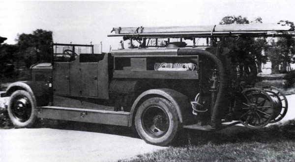 Пожарная автоцистерная без крыши на шасси ЯГ-6