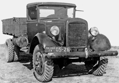 Прототи п ГАЗ-62 с двускатной ошиновкой заднего моста (1939 год)