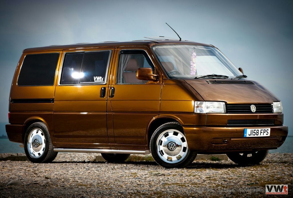 Volkswagen t4. Фургон Фольксваген Транспортер т4. Volkswagen Transporter t4 двухцветный. Volkswagen Multivan t4 двухцветный.