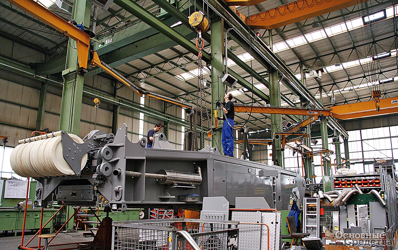 Сборка крана на заводе Liebherr в Эхингене