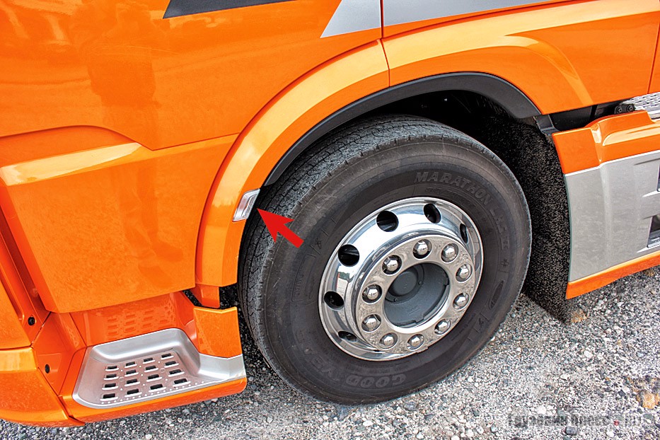 Такое расположение повторителя поворотов делает его наиболее уязвимым