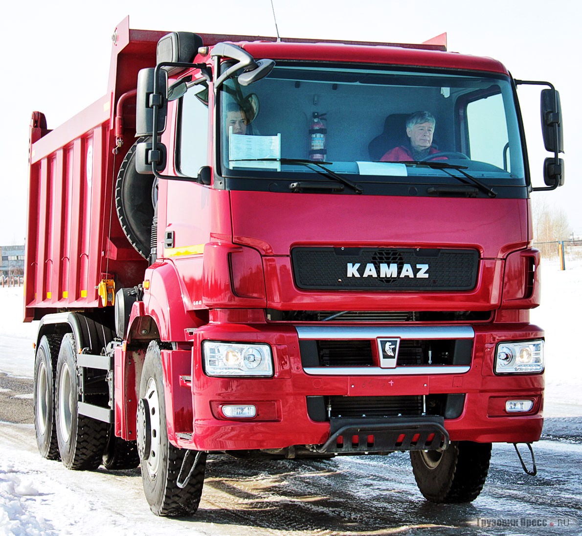 Самосвалов полной массой 41 т «КАМАЗ» раньше серийно не выпускал, да ещё и таких комфортабельных…