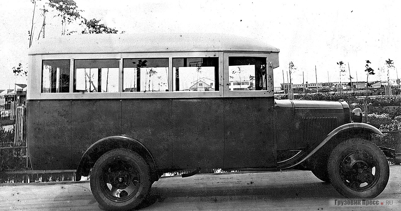 Автобус образца 1937 г. Хорошо видно, как сократилась последняя секция кузова