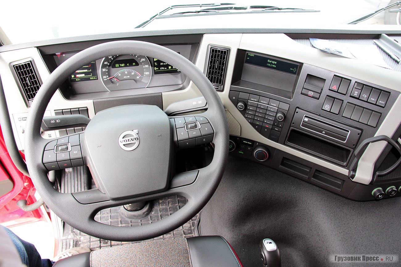 Рабочее место у всей линейки без принципиальных отличий, чего не скажешь о разных характерах автомобилей