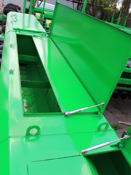 Зерновой бункер сеялки Ника-6