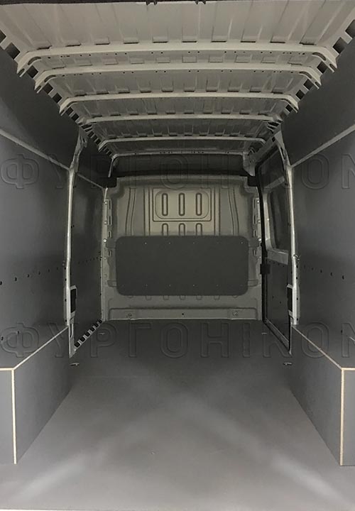 Обшивка фургона Citroen Jumper L2h3: Вид со стороны задних дверей
