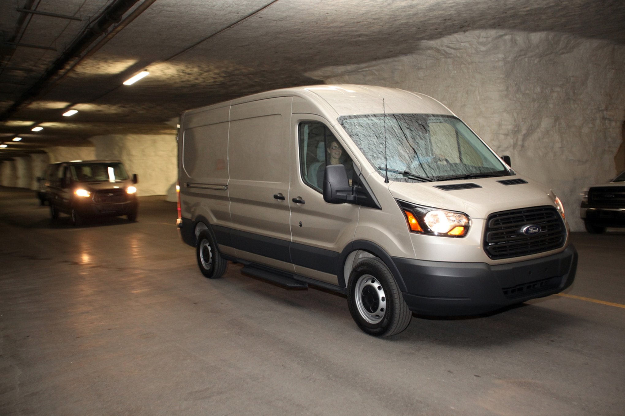 Форд транзит поколения. Ford Transit 2015. Ford Transit 2017 фургон. 2015 Ford Transit van. 2015 Ford Transit Cargo van.