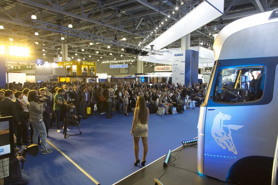 Премьерный показ кабины КАМАЗ-2020 стал центральным событием COMTRANS&apos;2015 и собрал больше гостей, чем на официальное открытие выставки