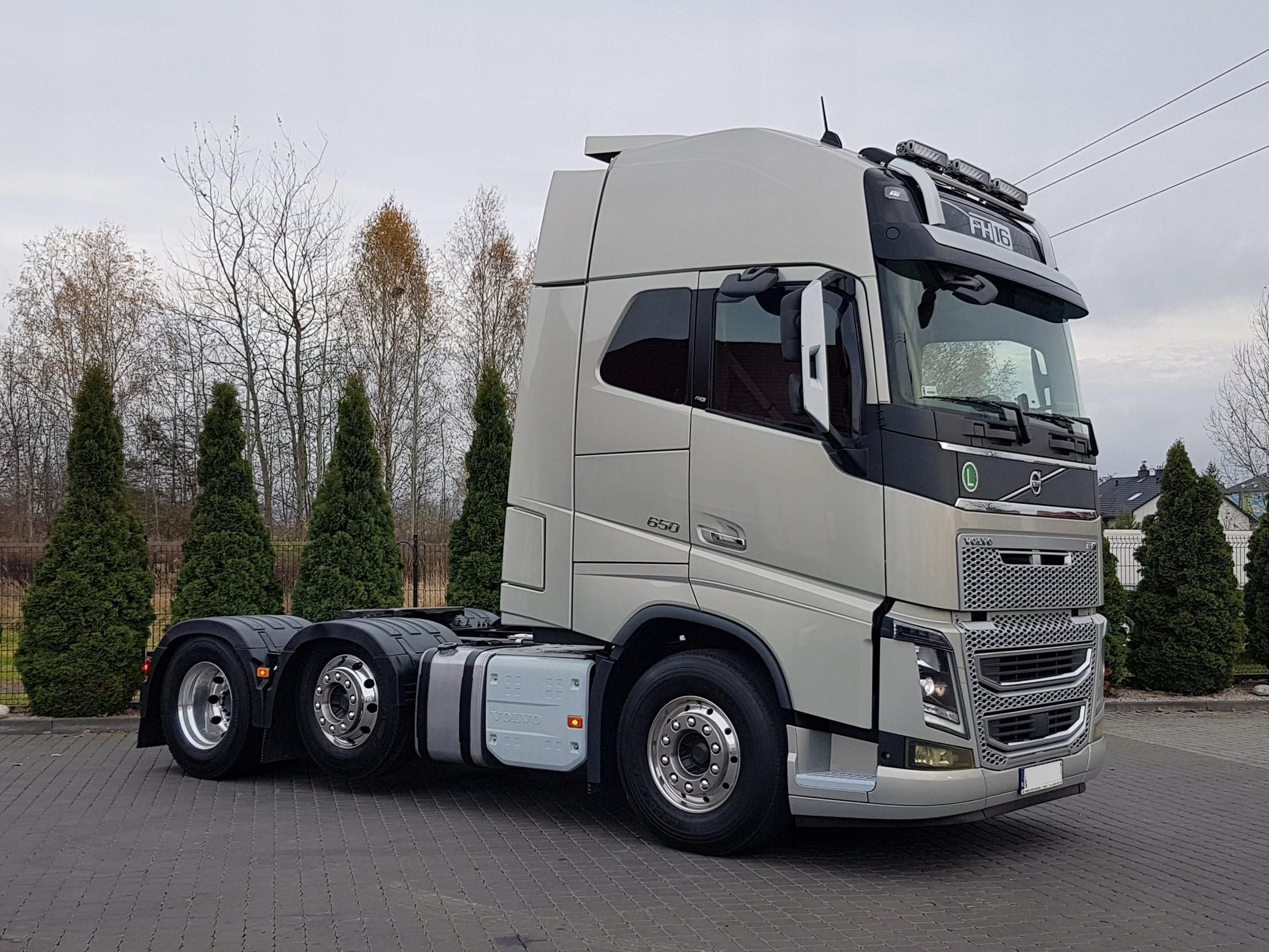 Тягач вольво. Volvo fh16 650. Тягач Вольво fh16. Volvo fh16 750 седельный тягач. Седельные тягачи Вольво FH 16.