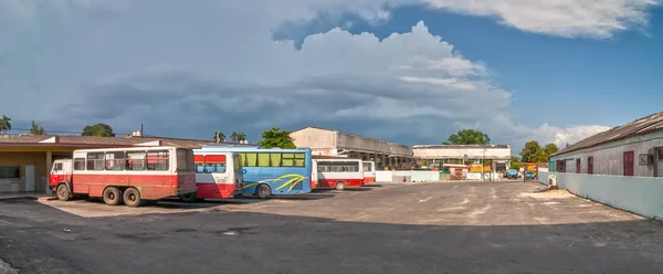 Панорамный вид Сьенфуэгос автовокзал с автобусами — стоковое фото