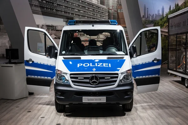 Мерседес Бенц Спринтер 316 cdi полицай Ван на 65-МАА коммерческих автомобилей 2014 в Ганновере, Германия — стоковое фото