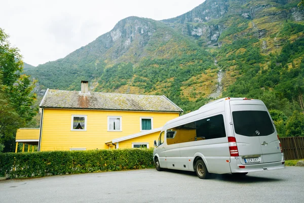 Серый цвет Mercedes-Benz Sprinter Van туристический микроавтобус автомобиль пар — стоковое фото
