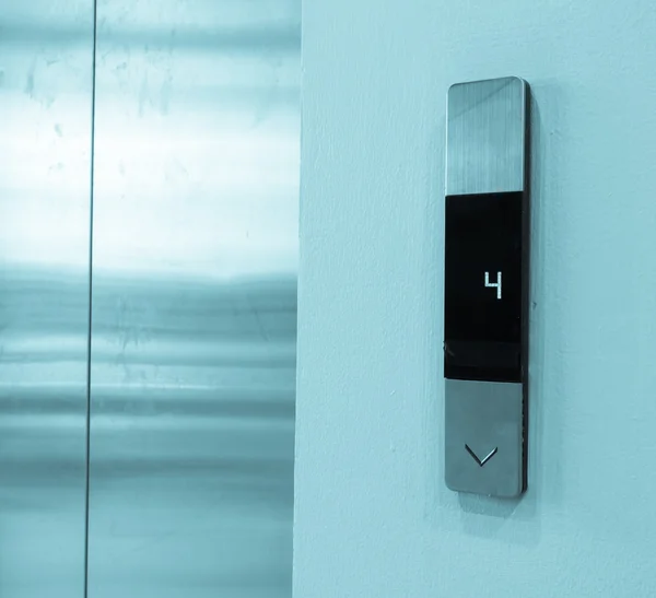 Лифт кнопки в офисе — стоковое фото
