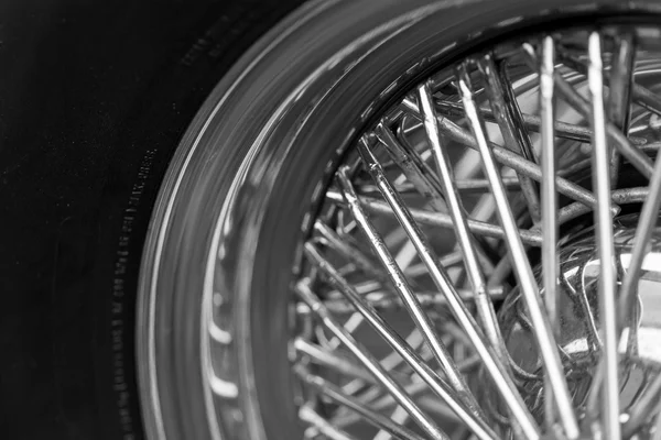 Винтажные хром колесо — стоковое фото