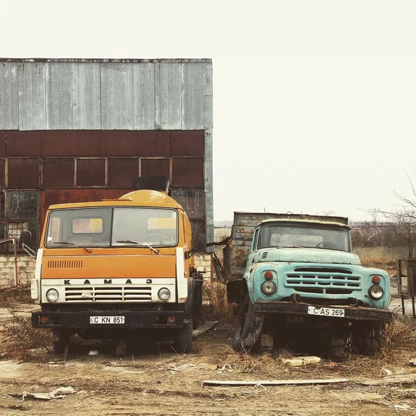 КамАЗ и ЗИЛ грузовики — стоковое фото