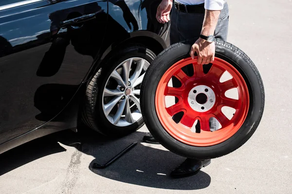 Cropped Image Businessman Holding Tire Wheel Replacement Street — стоковое фото